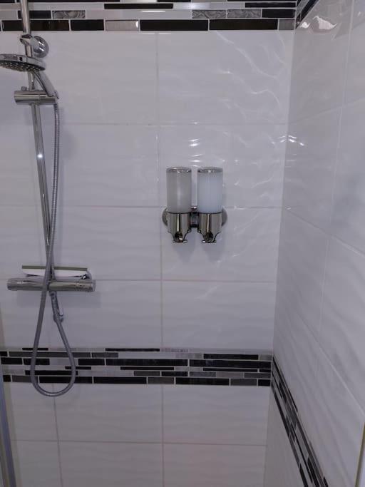 Gite Rdc 42M2 400 M Centre Ville 200 M Gare Tgv Parking Gratuit 250 Places Face Au Logement Arras Exteriér fotografie